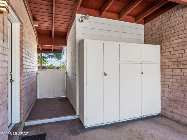 5725 E 10th Street, Tucson, AZ 85711