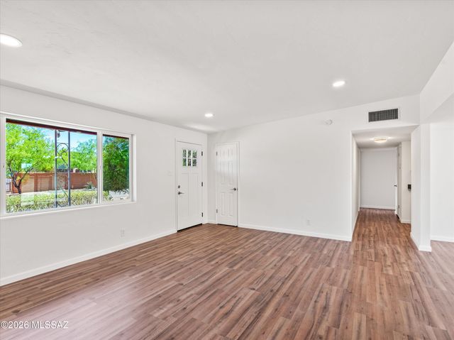 5725 E 10th Street, Tucson, AZ 85711
