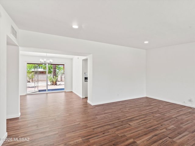 5725 E 10th Street, Tucson, AZ 85711