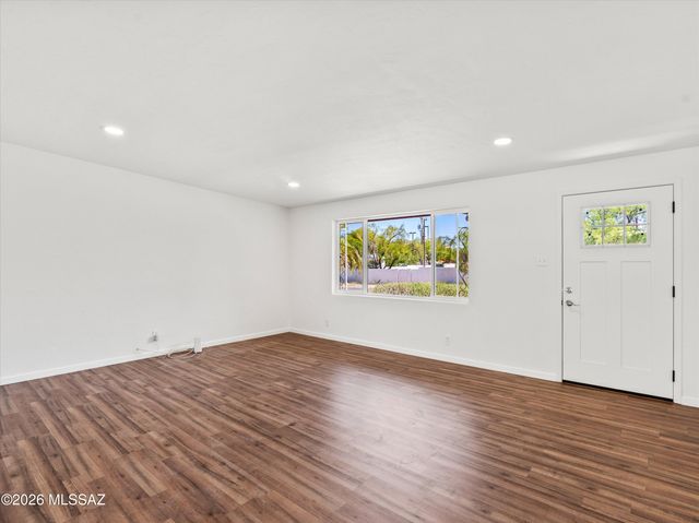 5725 E 10th Street, Tucson, AZ 85711