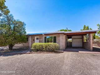 5725 E 10th Street, Tucson, AZ 85711