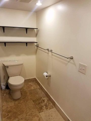 9682 Fontainebleau Blvd 202, Miami, FL 33172