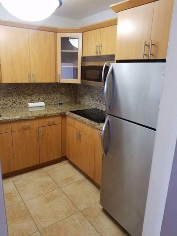 9682 Fontainebleau Blvd 202, Miami, FL 33172