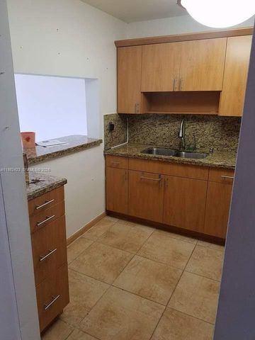 9682 Fontainebleau Blvd 202, Miami, FL 33172