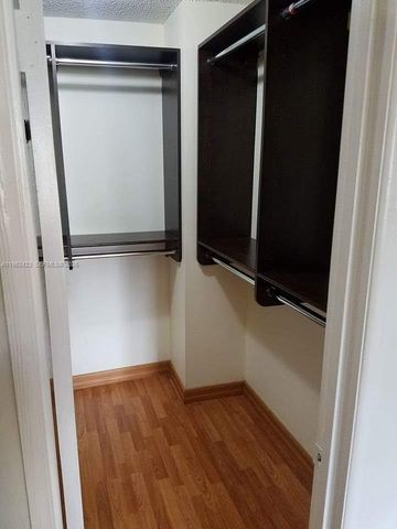 9682 Fontainebleau Blvd 202, Miami, FL 33172