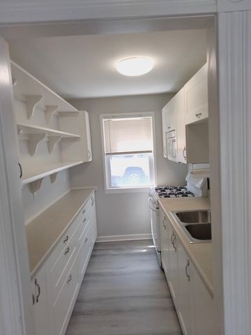 792 Broadway Street 1st Floor, Lowell, MA 01854