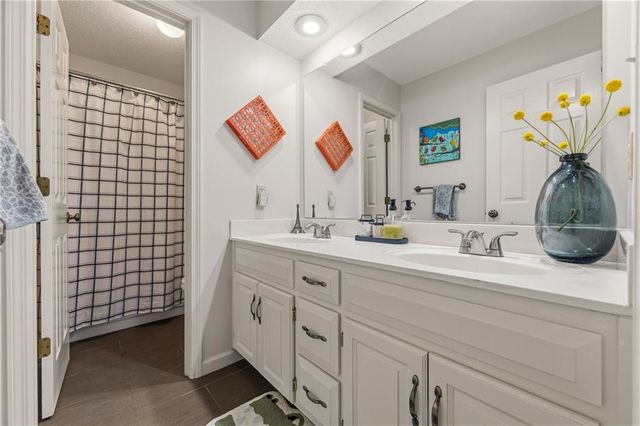 8803 W 132 Terrace, Overland Park, KS 66213