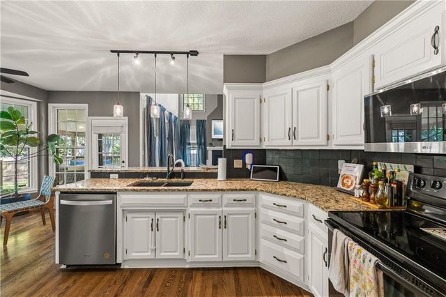 8803 W 132 Terrace, Overland Park, KS 66213