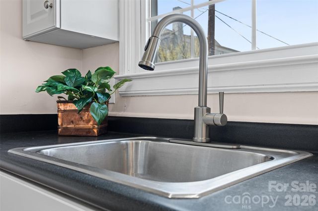 520 Wakefield Drive B, Charlotte, NC 28209