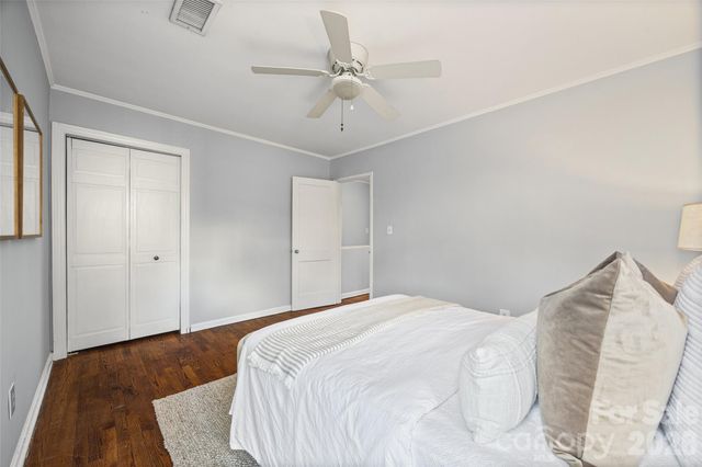 520 Wakefield Drive B, Charlotte, NC 28209