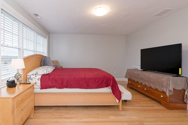 1202 Hazelwood Way 1202, Clinton, MA 01510