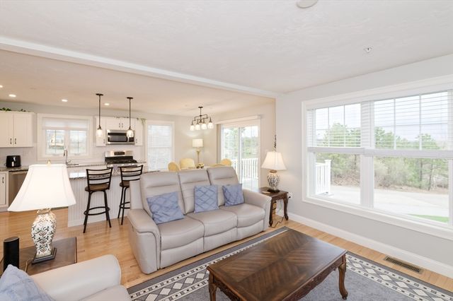 1202 Hazelwood Way 1202, Clinton, MA 01510