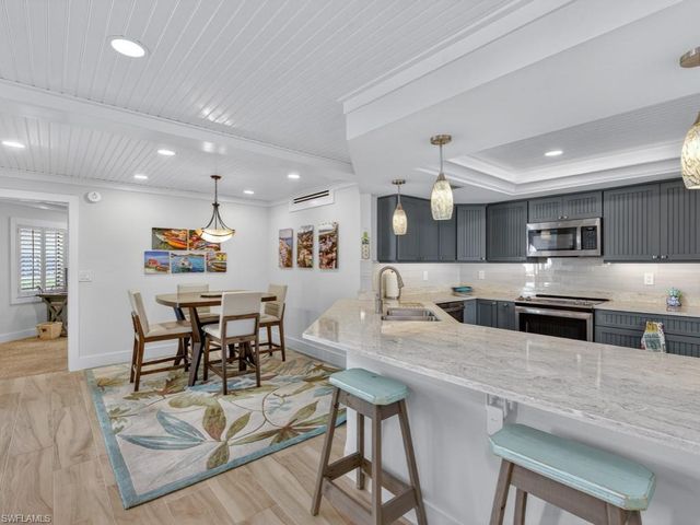 625 Beachwalk CIR G102, Naples, FL 34108