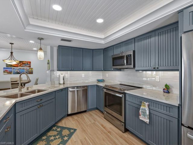 625 Beachwalk CIR G102, Naples, FL 34108