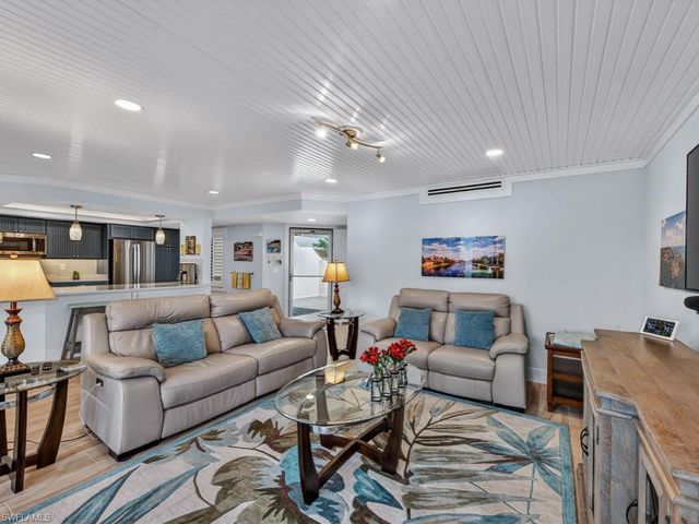 625 Beachwalk CIR G102, Naples, FL 34108