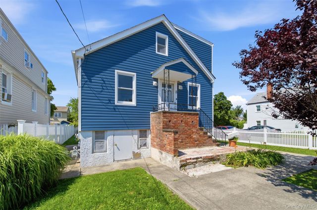8 5th Street, Bayville, NY 11709