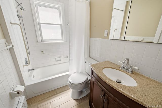 8 5th Street, Bayville, NY 11709