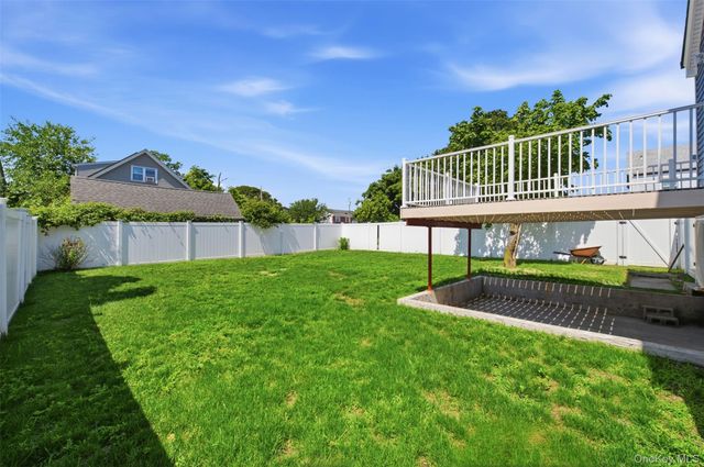 8 5th Street, Bayville, NY 11709