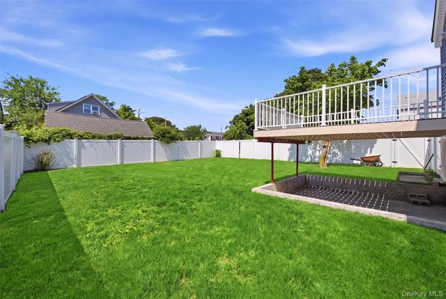 8 5th Street, Bayville, NY 11709
