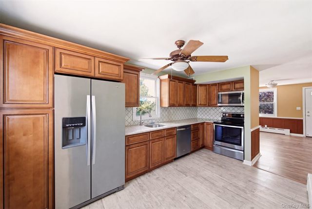 8 5th Street, Bayville, NY 11709