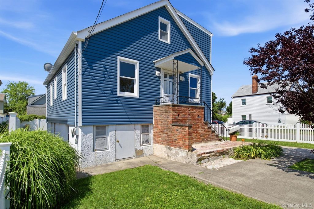 8 5th Street, Bayville, NY 11709 — photo 3