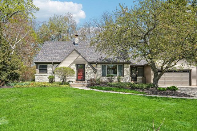 2040 San Fernando DRIVE, Elm Grove, WI 53122