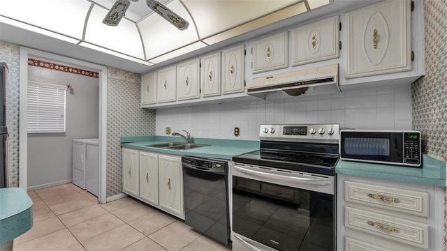 1130 N LAKE PARKER AVENUE A109, Lakeland, FL 33805