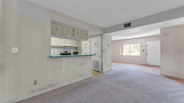 1130 N LAKE PARKER AVENUE A109, Lakeland, FL 33805