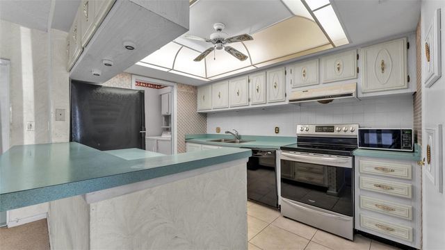 1130 N LAKE PARKER AVENUE A109, Lakeland, FL 33805