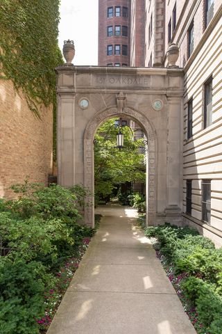 431 W Oakdale Avenue 13D, Chicago, IL 60657