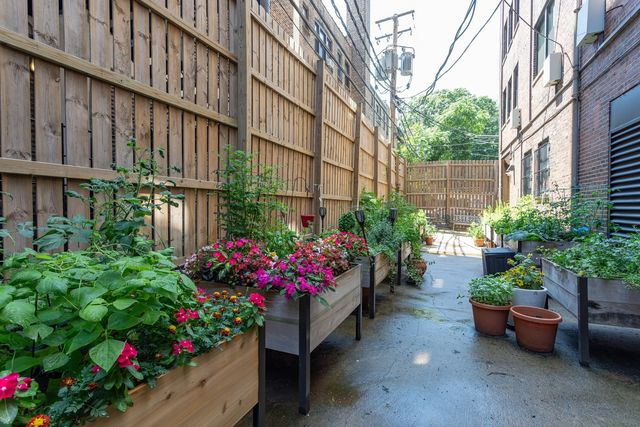 431 W Oakdale Avenue 13D, Chicago, IL 60657