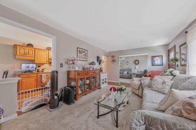 150 Rosemont Avenue, Farmingville, NY 11738