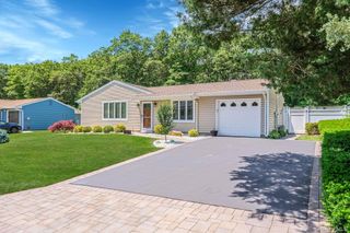 150 Rosemont Avenue, Farmingville, NY 11738