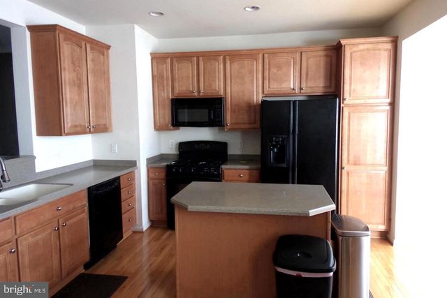 16606 BARGE CIR, Woodbridge, VA 22191
