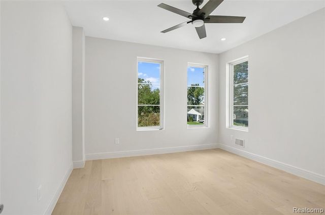 4106 Elmhurst Avenue, Royal Oak, MI 48073