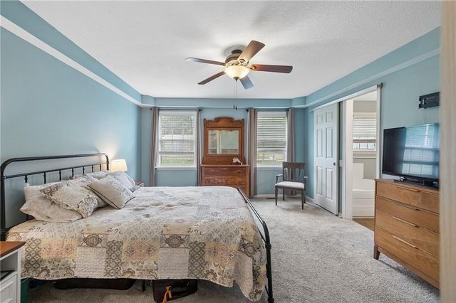 325 SE Canterbury Lane, Lee's Summit, MO 64063
