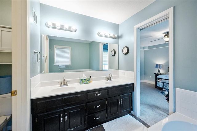 325 SE Canterbury Lane, Lee's Summit, MO 64063