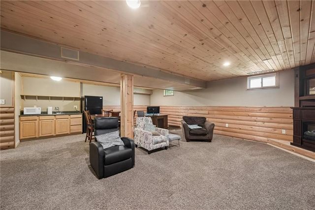 325 SE Canterbury Lane, Lee's Summit, MO 64063