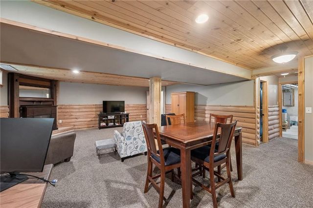 325 SE Canterbury Lane, Lee's Summit, MO 64063