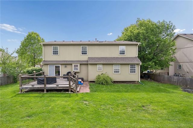 325 SE Canterbury Lane, Lee's Summit, MO 64063