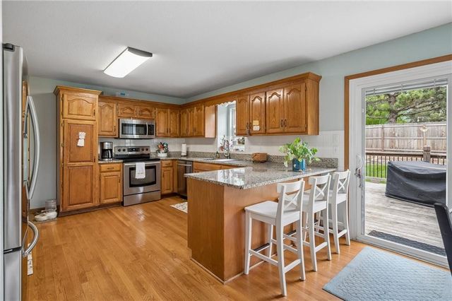 325 SE Canterbury Lane, Lee's Summit, MO 64063