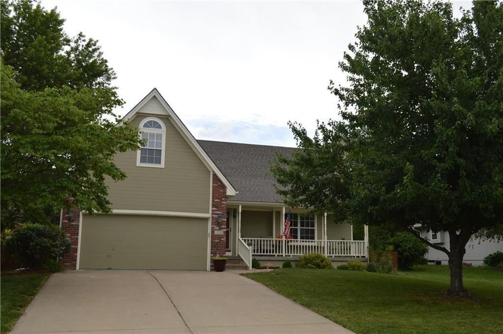 325 SE Canterbury Lane, Lee's Summit, MO 64063