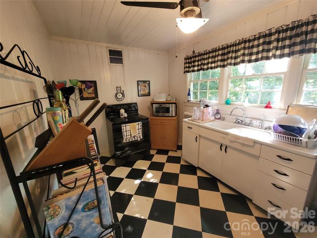 318 W Sixth Avenue, Gastonia, NC 28052