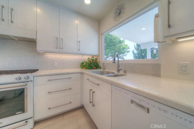 890 W 21 Street, Upland, CA 91784