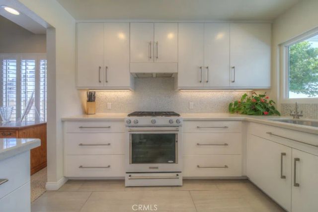 890 W 21 Street, Upland, CA 91784