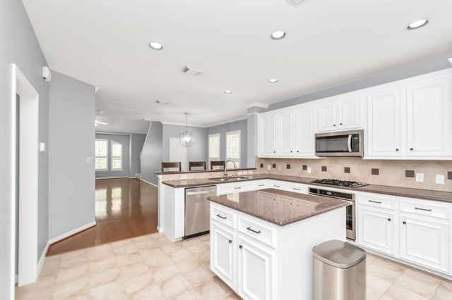 2901 W Dallas Street, Houston, TX 77019