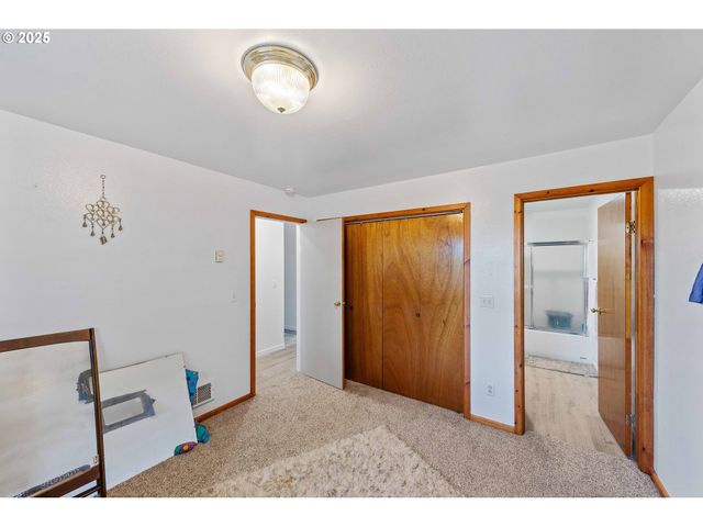 1986 GARFIELD St, North Bend, OR 97459