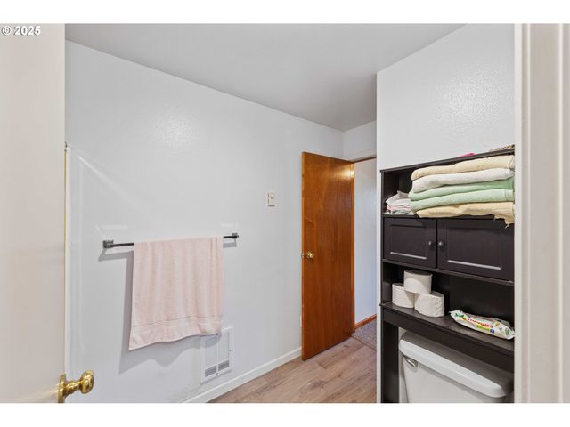 1986 GARFIELD St, North Bend, OR 97459