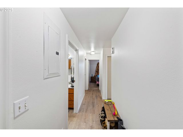 1986 GARFIELD St, North Bend, OR 97459