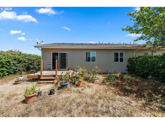 1986 GARFIELD St, North Bend, OR 97459